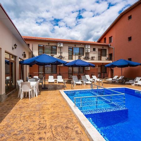 Family Hotel Preslav Kültér fotó