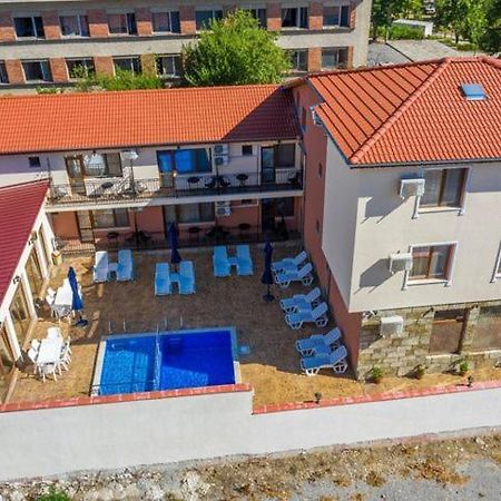 Family Hotel Preslav Kültér fotó