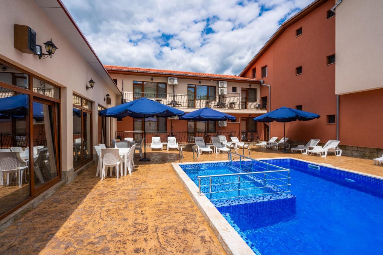 Family Hotel Preslav Kültér fotó