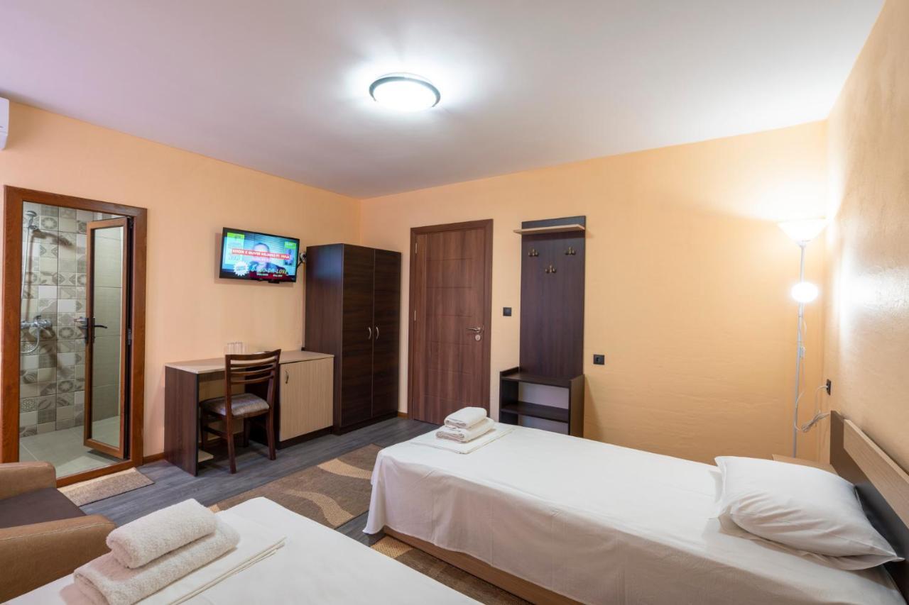 Family Hotel Preslav Kültér fotó