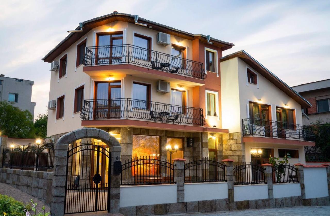 Family Hotel Preslav Kültér fotó
